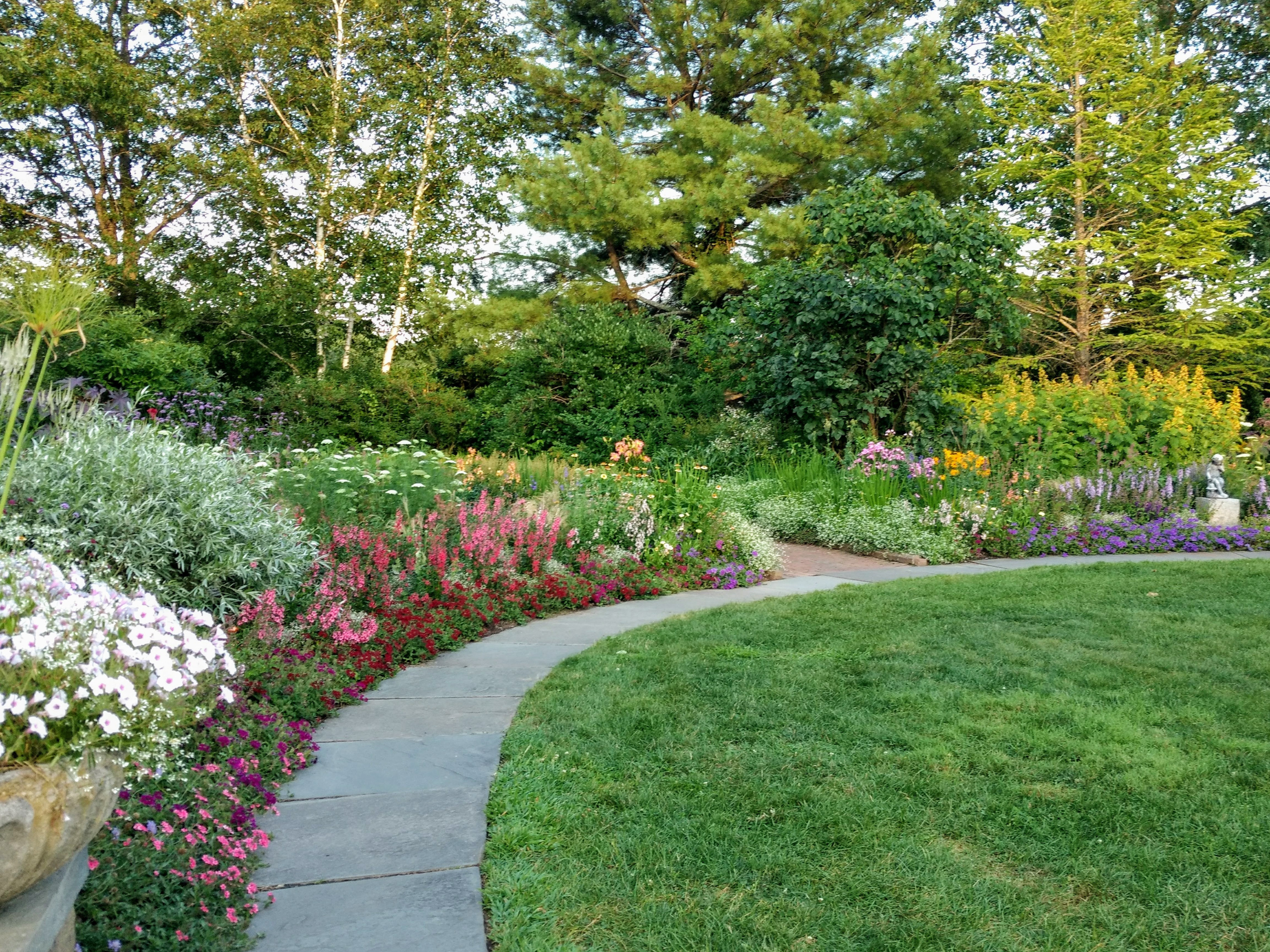 Благоустройство участка частного дома в Новом Уренгое и Ямало-Ненецком автономном округе